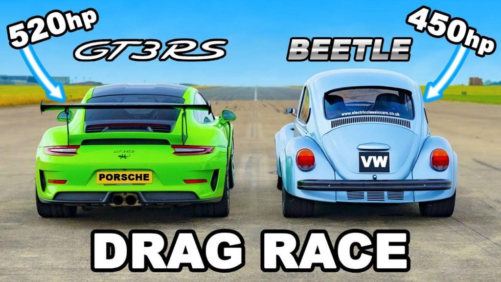 Un Maggiolone con motore Tesla sfida una Porsche 911 GT3 RS: chi vince?