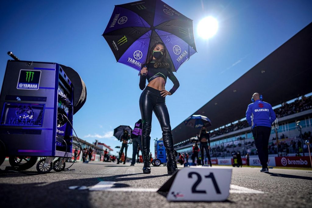 Paddock Girls MotoGP Portogallo: ad Algarve son tornate le ombrelline
