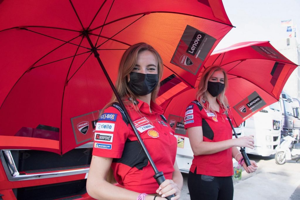 Paddock Girls MotoGP Valencia: le ombrelline di fine stagione