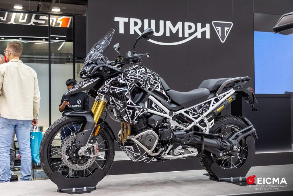 Triumph Tiger 1200: il prototipo insieme a Speed Triple 1200 RR e Tiger Sport ad Eicma 2021