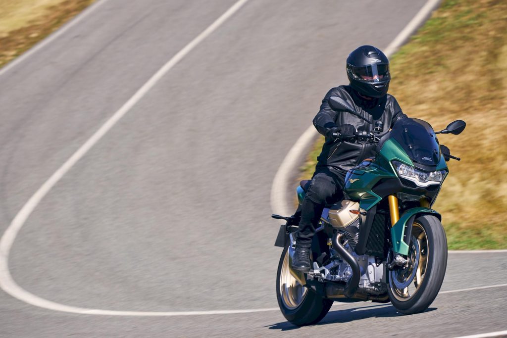 Moto Guzzi V100 Mandello ad Eicma 2021