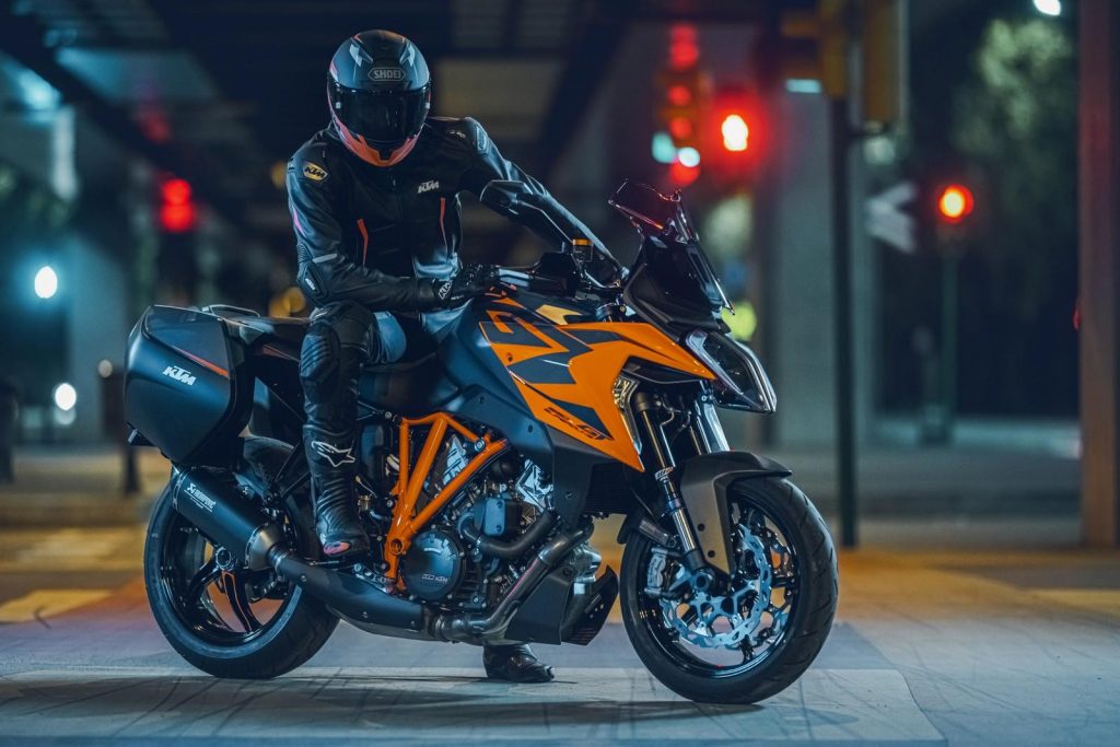 KTM 1290 Super Duke GT 2022: Sport Tourer da 175 CV per lunghi viaggi in coppia