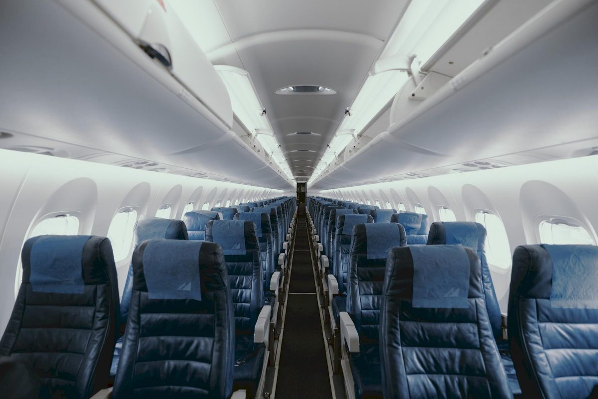 Qual è il posto migliore in aereo: dipende da cosa ti serve, e per ogni esigenza c'è una fila giusta