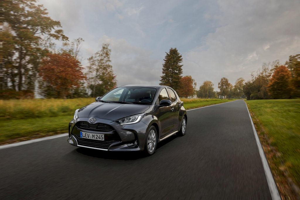 Arriva Mazda2 Hybrid, prima full hybrid di Mazda gemellina della Yaris.