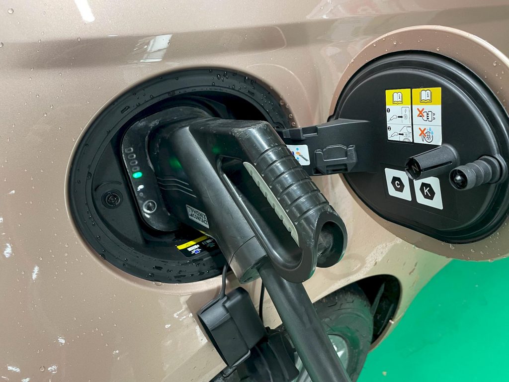 Cavi di ricarica: tutti i modi per caricare l’auto elettrica