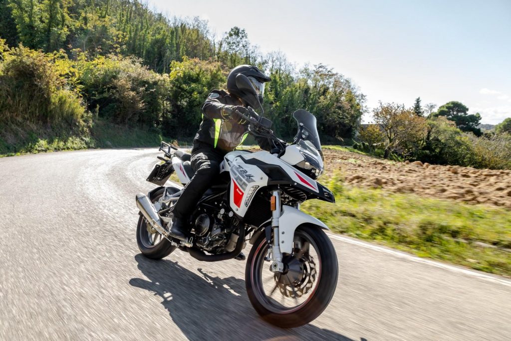 Benelli TRK 251 2022: si rinnova la piccola adventure che si guida con patente A2