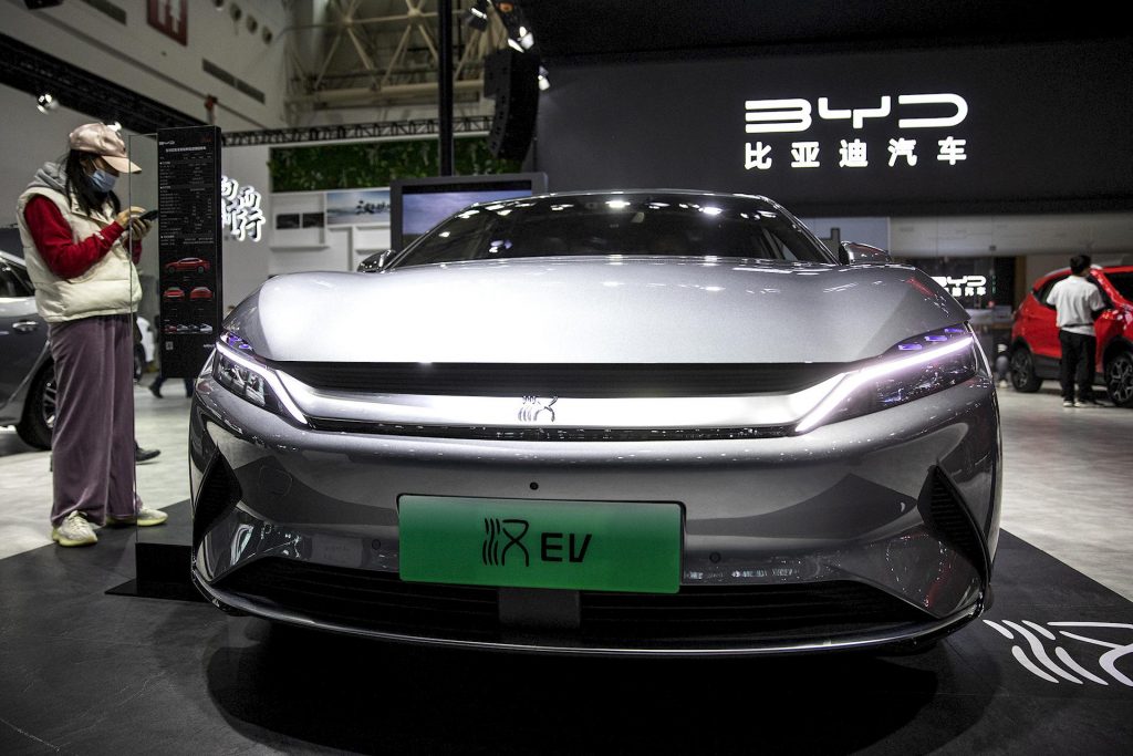 I mercato auto in Cina salirà a 27,5 milioni nel 2022 con un +5.4%