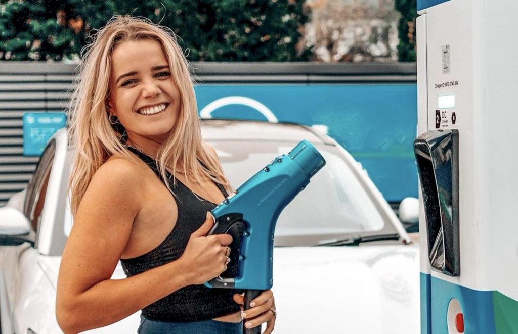 La figlia di Jeremy Clarkson sponsorizza le auto elettriche su Instagram