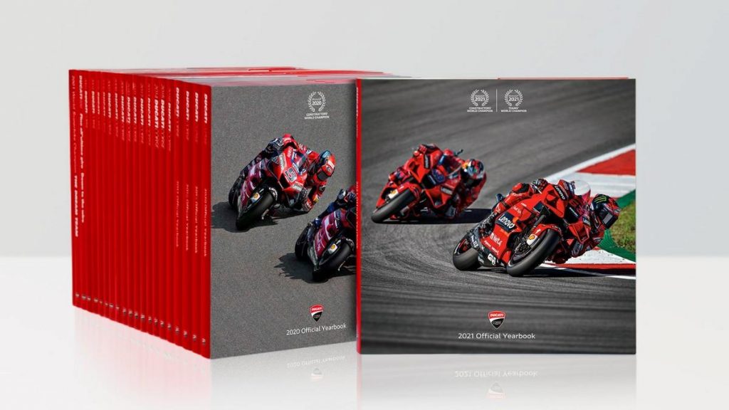 Ducati Corse 2021 Official Yearbook: le fotografie più spettacolari della stagione agonistica