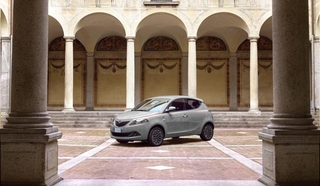 Lancia Ypsilon Alberta Ferretti 2022