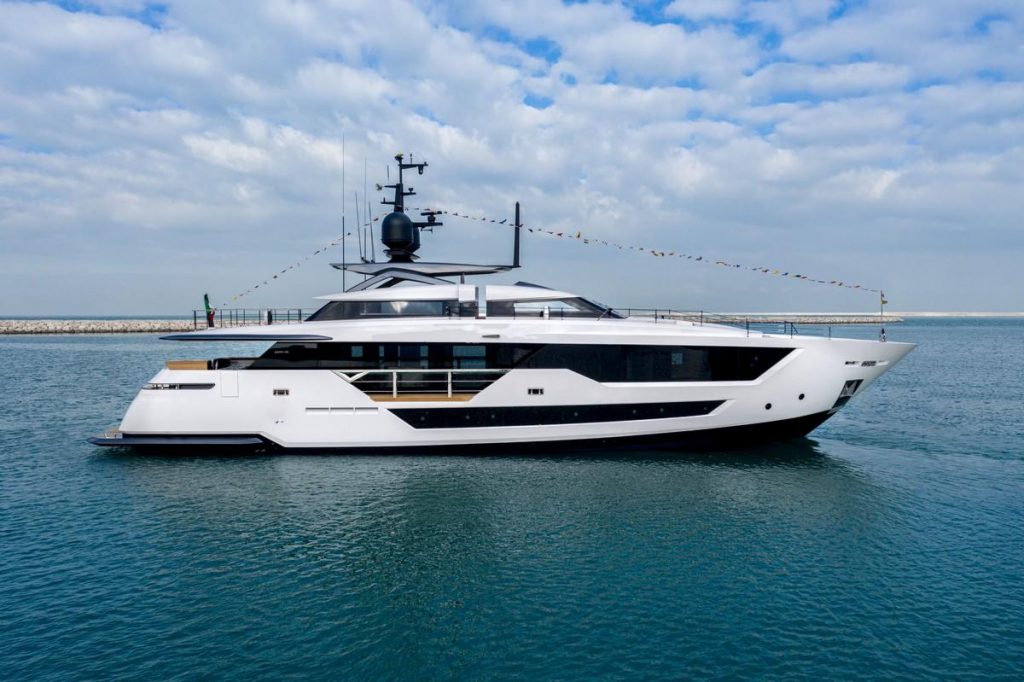 Custom Line 106 M/Y Gerry’s Ferry: il nuovo superyacht di 32,82 metri