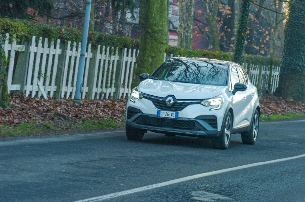 Renault Captur E-Tech Hybrid: la recensione con prova su strada