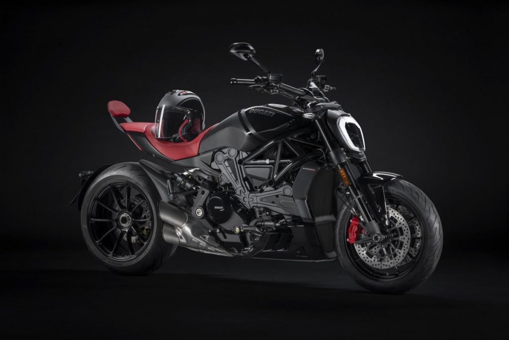 Ducati XDiavel Nera: prestazioni entusiasmanti “Black on Black”