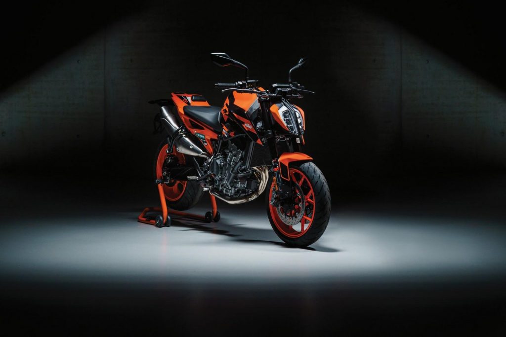 La nuova KTM 890 Duke GP 2022 arriverà a Marzo ad un prezzo interessante