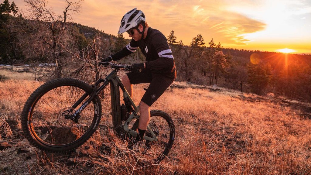 Nuova gamma Canyon Neuron ON 2022: mountain bike elettrica da trail per il massimo divertimento