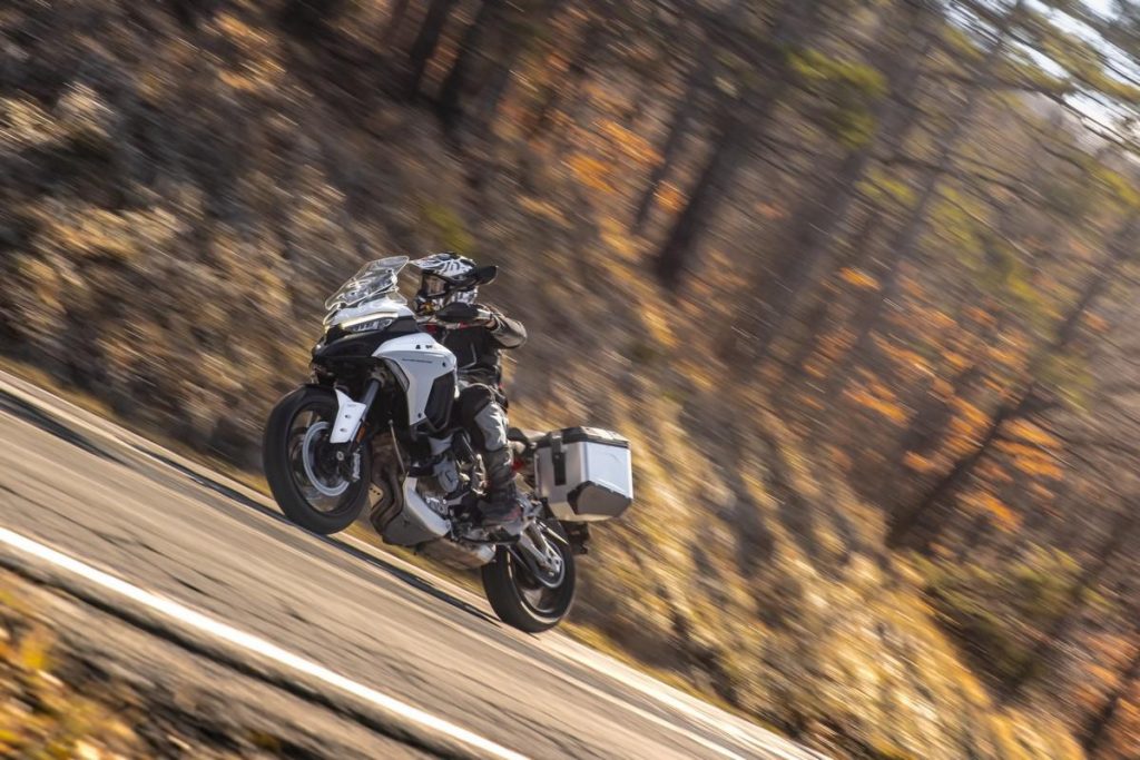 Ducati Multistrada V4 2022: la nuova livrea Iceberg White