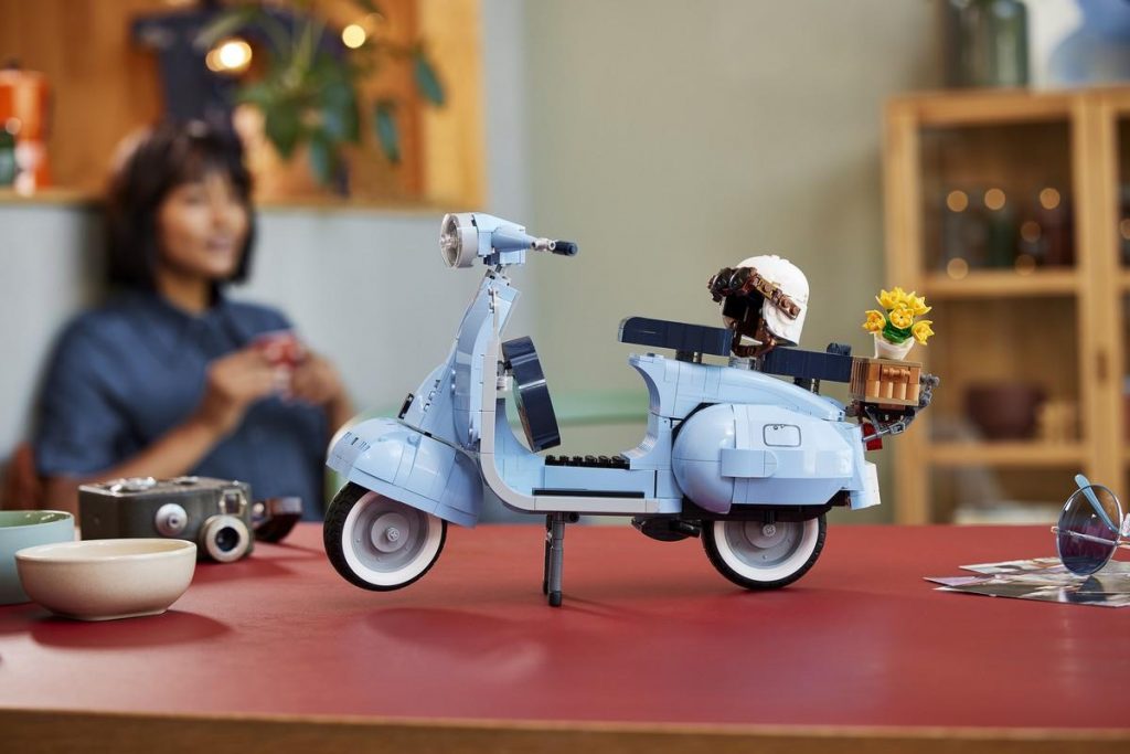 Lego Vespa 125: un’icona di stile in formato mattoncino