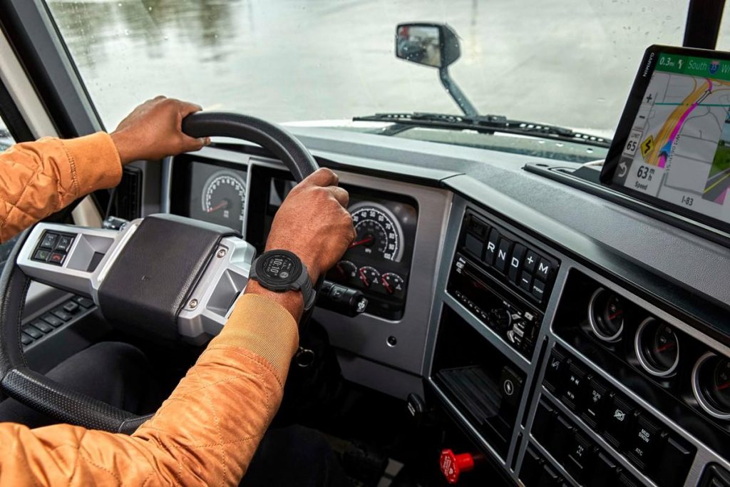 Garmin Instinct 2 dēzl Edition: lo smartwatch progettato per i camionisti