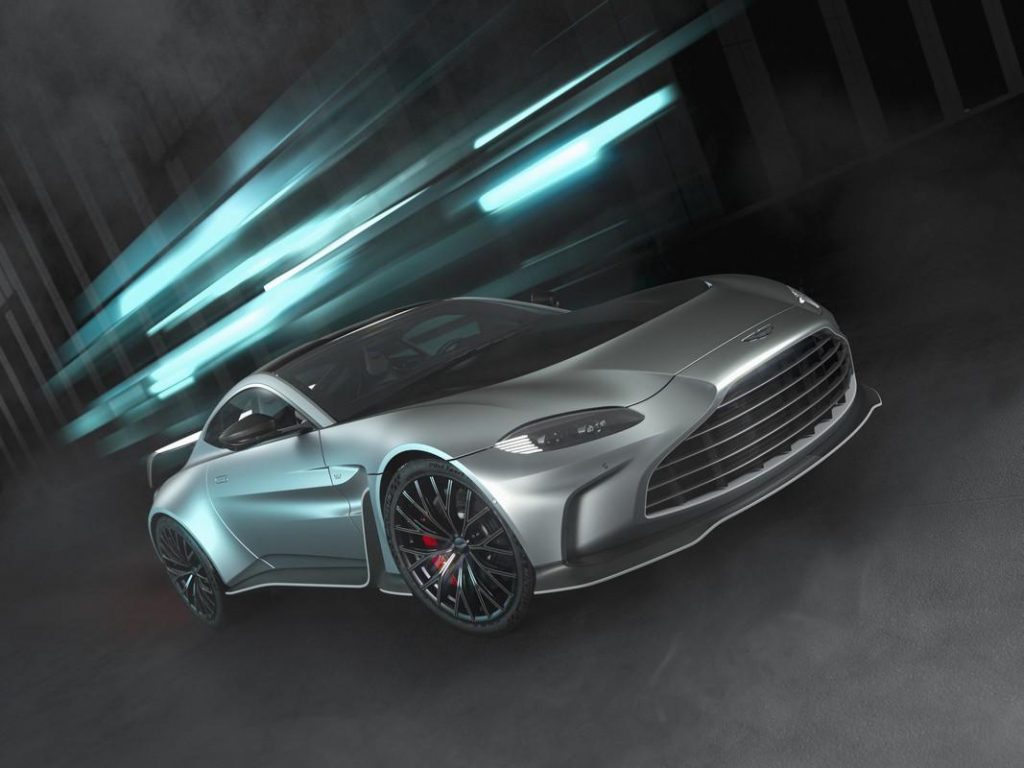 Aston Martin Vantage V12: la più potente e la più veloce