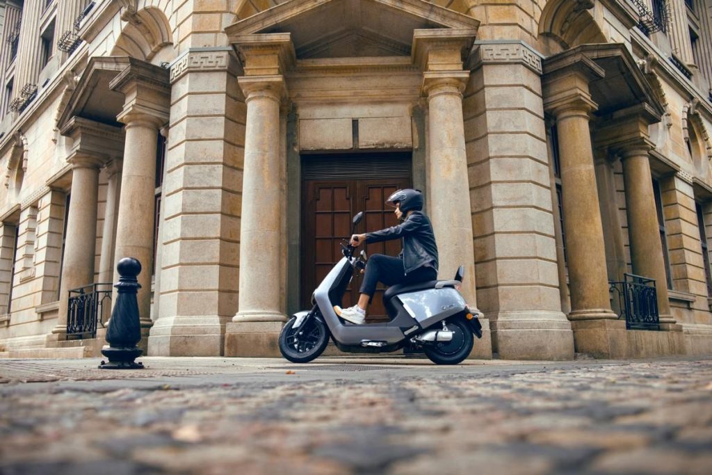 Incentivi moto e scooter 2022: come funzionano e come ottenerli