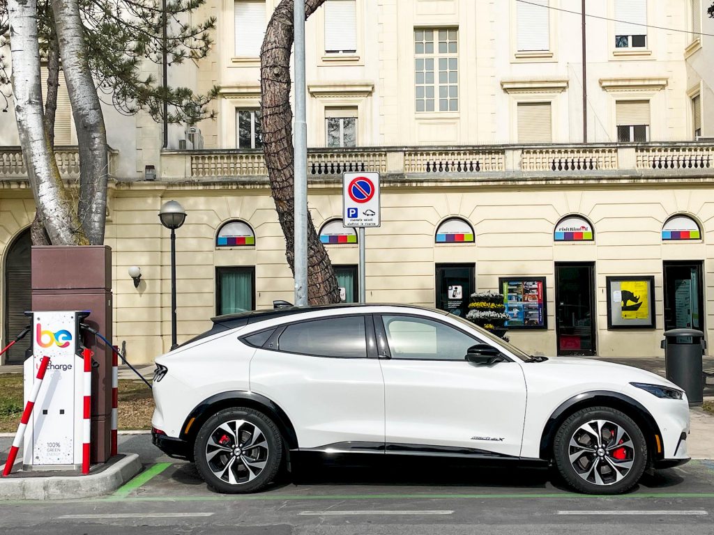 Quanto costa un Monza a Rimini con la Ford Mustang Mach-E?