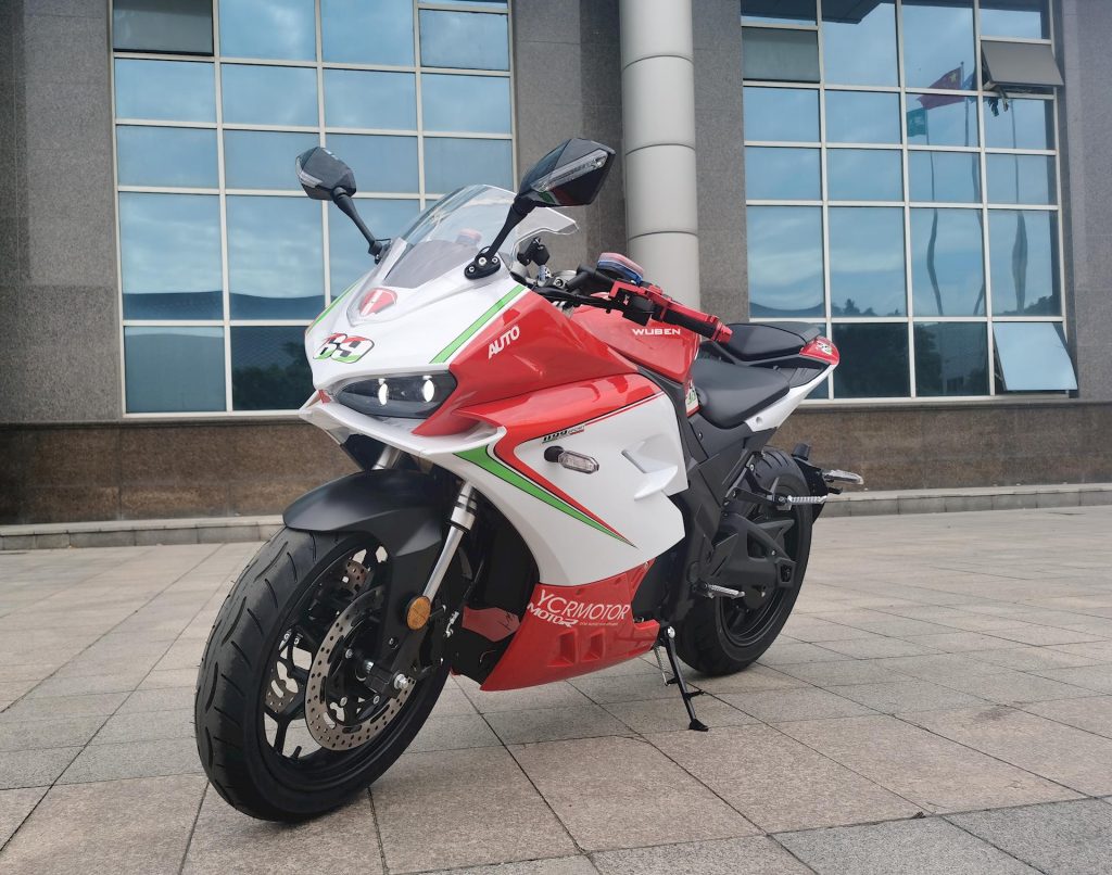 La moto elettrica super sportiva cinese costa solo 3.500 euro