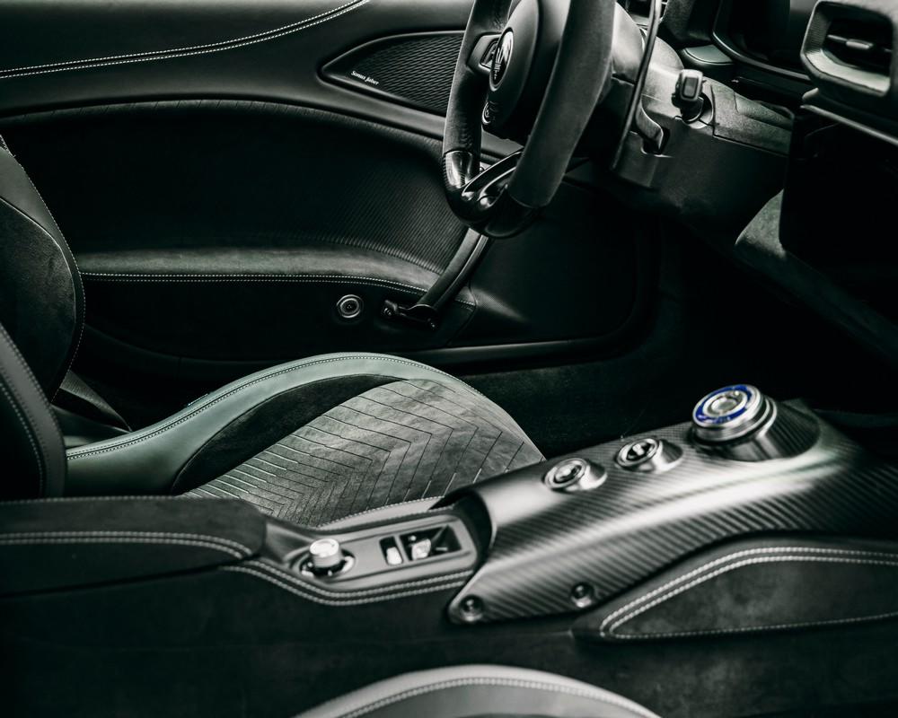 Maserati MC20 Alcantara: Luxury Meets Perfomance, gli interni della supersportiva