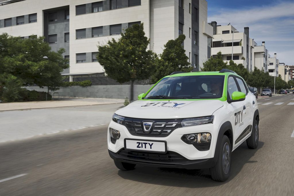 A Milano 450 Dacia Spring in car sharing con Zity by Mobilize