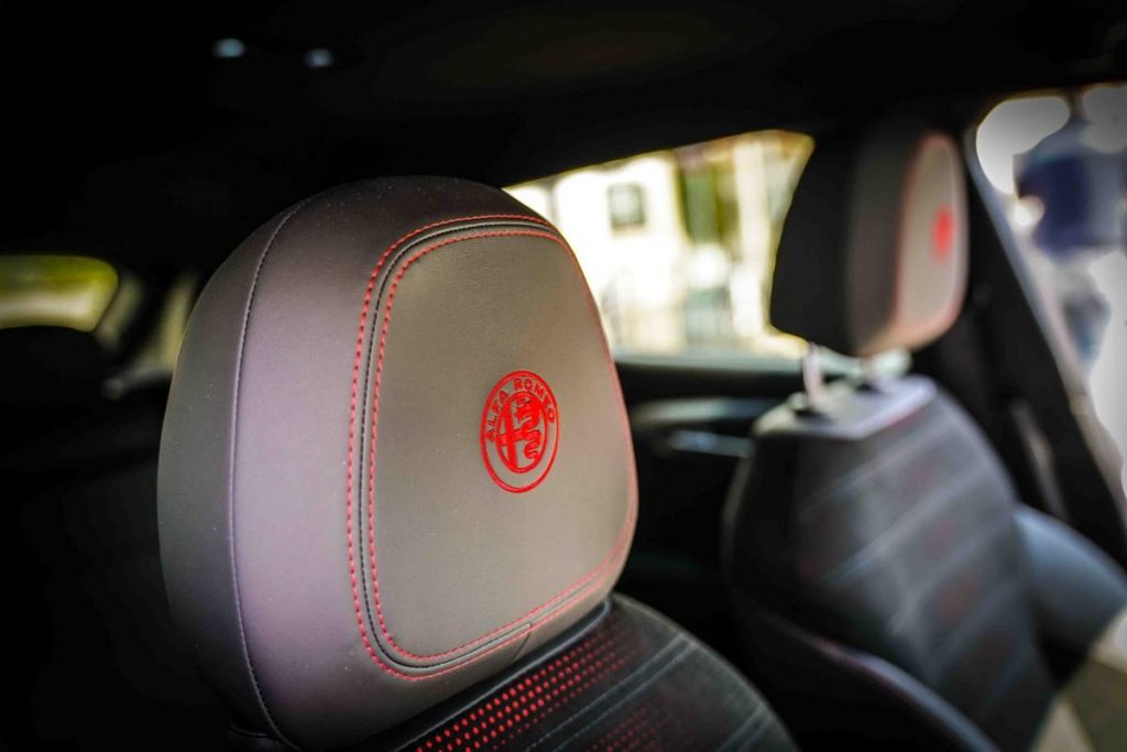 Alfa Romeo Tonale interni: il tailor-made firmato Alcantara