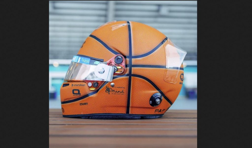 Il casco di Norris al F1 GP Miami a forma di pallone da basket è geniale