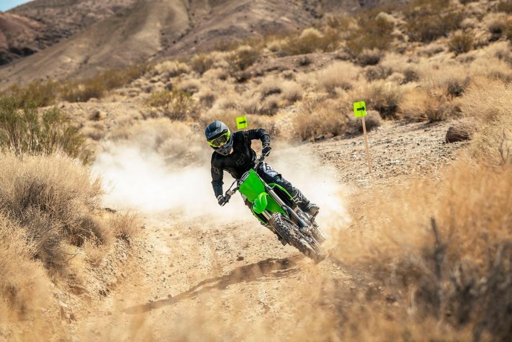 Kawasaki gamma off-road 2023: KLX110R, KX250, KX450 e KX85