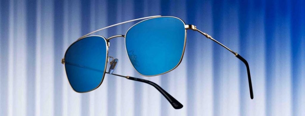 Police occhiali da sole uomo 2022: il ritorno delle iconiche lenti specchiate blu