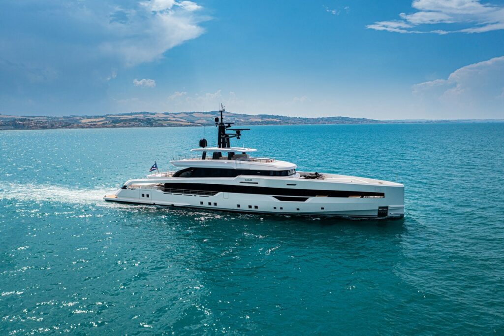 CRN My Ciao: il nuovo superyacht bespoke da 52m