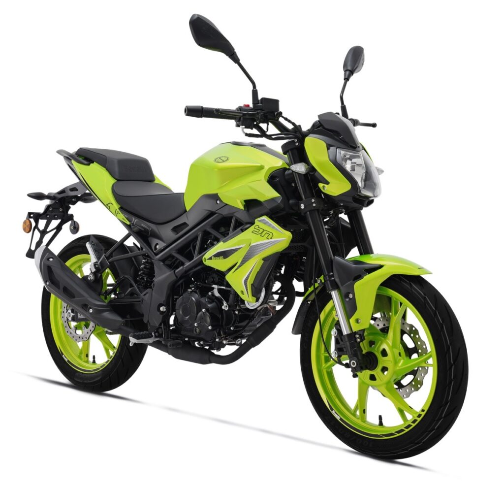 Benelli BN 125 2022 novità, motore, listino prezzi e scheda tecnica.