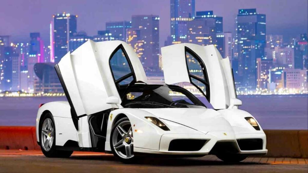 L’unico esemplare di Ferrari Enzo bianca è all’asta da Sotheby’s