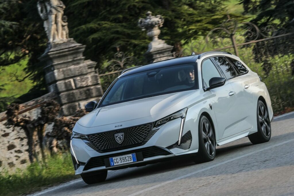 Nuova Peugeot 308 SW con le motorizzazioni plug-in Hybrid