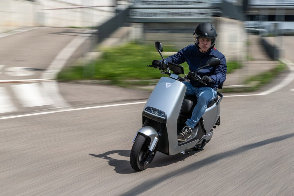 Scooter elettrico Yadea G5S con doppia batteria e 115 km di autonomia