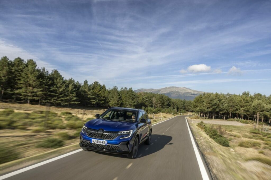 Renault Austral è il SUV con quattro ruote sterzanti