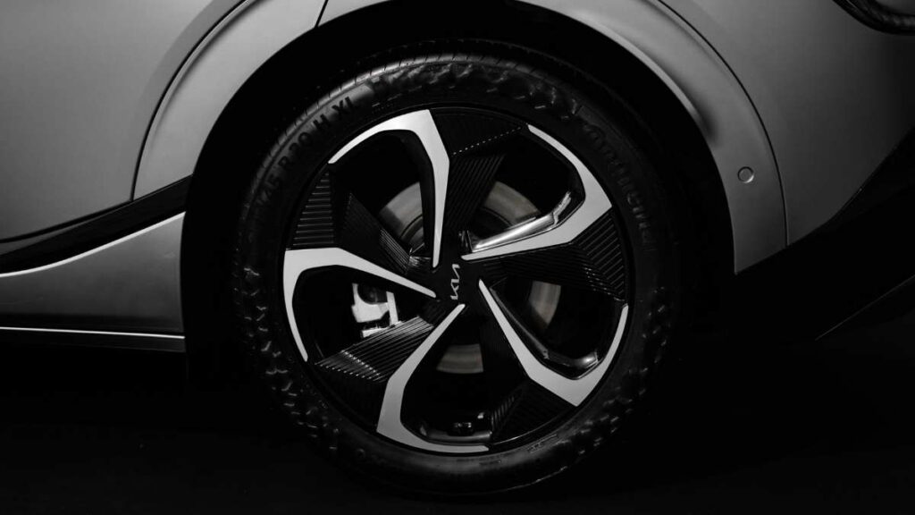 Come devono essere gli pneumatici per le auto elettriche?