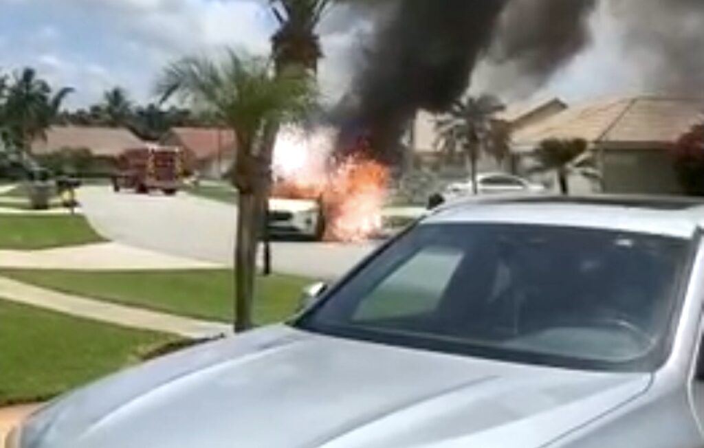 Le auto elettriche si incendiano davvero così spesso? Cos’è successo all’aeroporto di Sydney.