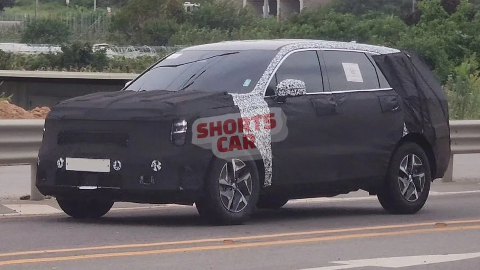 Le prime foto spia della Kia Sorento Facelift