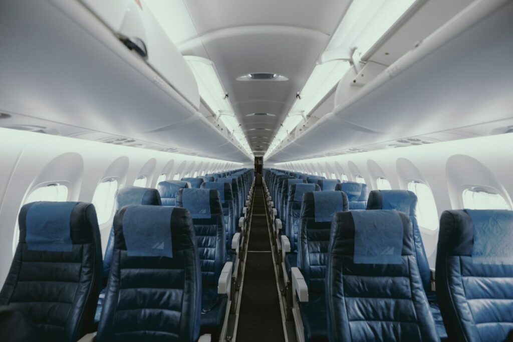 Perché in aereo sarebbe meglio avere sedili rivolti all’indietro
