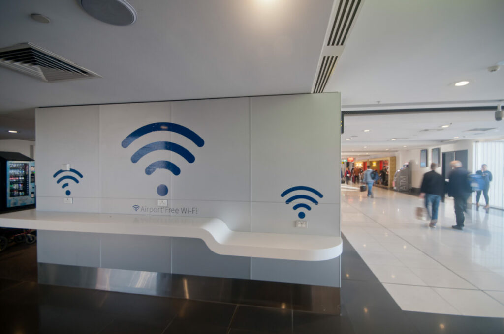 Wifi in aeroporto: come trovare le password e navigare gratis.