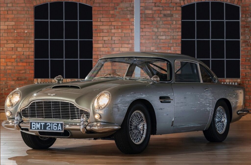 L’Aston Martin DB5 di James Bond all’asta per 3,2 milioni di euro non si può guidare su strada