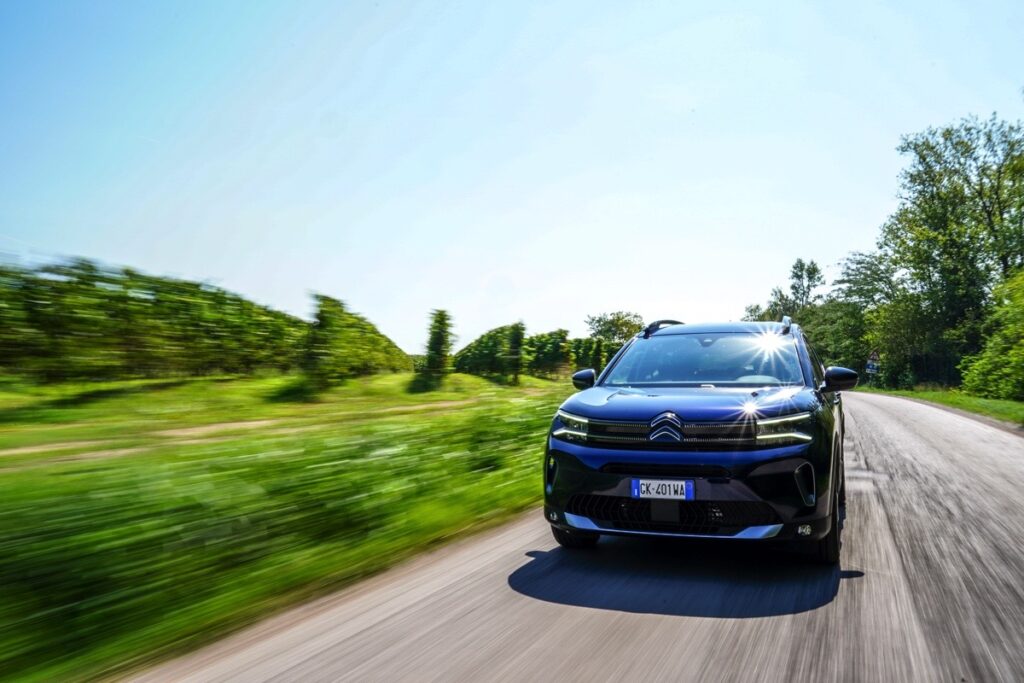 La recensione della Citroen C5 Aircross PHEV con prova su strada