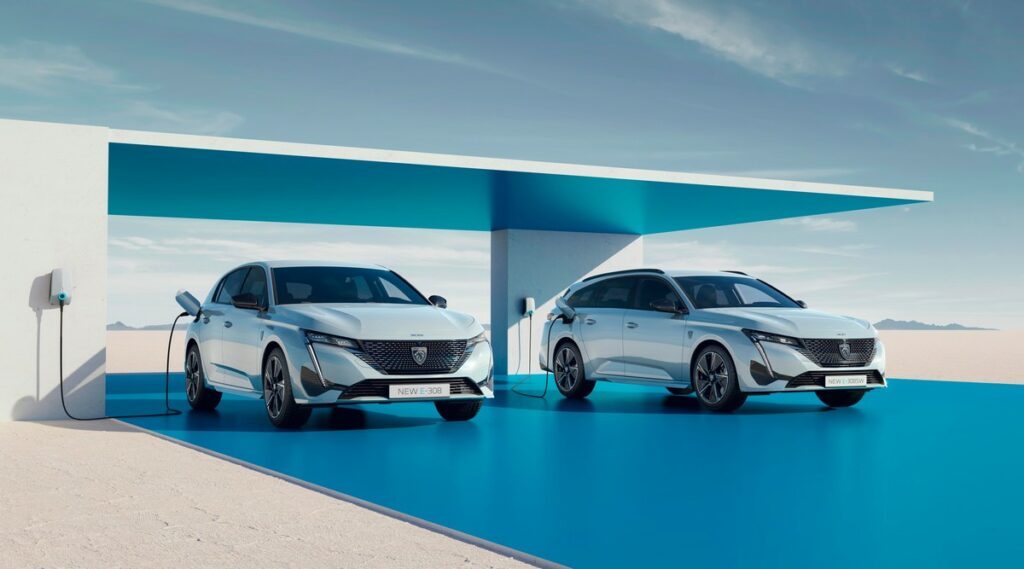 Peugeot e-308 2023: piacere di guida 100% elettrico a partire da 41.740 euro