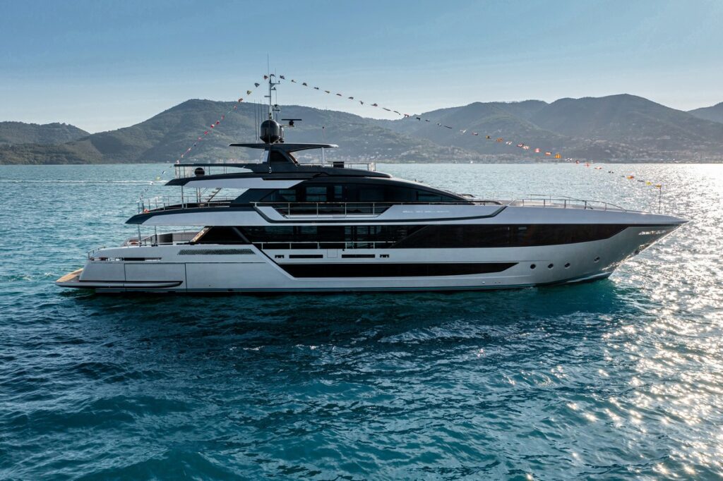 Riva 130 Bellissima: 40 metri di potenza, stile ed eleganza