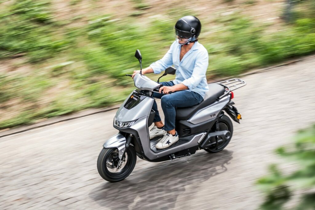 Yadea T9L Plus: lo scooter elettrico con 110 km di autonomia