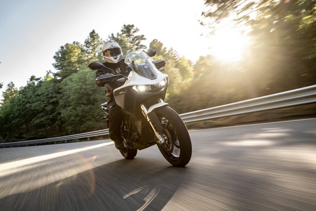 Zero Motorcycles DSR/X 2023 è la nuova moto elettrica da 27.220 euro
