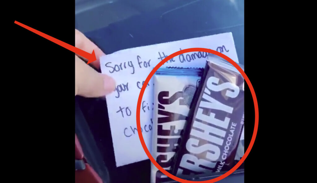 Lasciano cioccolato e biglietto di scuse per i danni all’auto ma la sorpresa è devastante